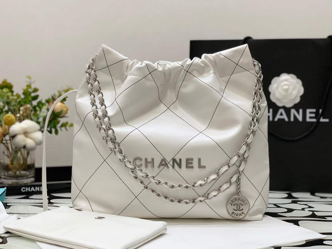 chanel-22-small-handbag-shiny-calfskin-as3260-white-with-silver-logo-002-luxibags.ru